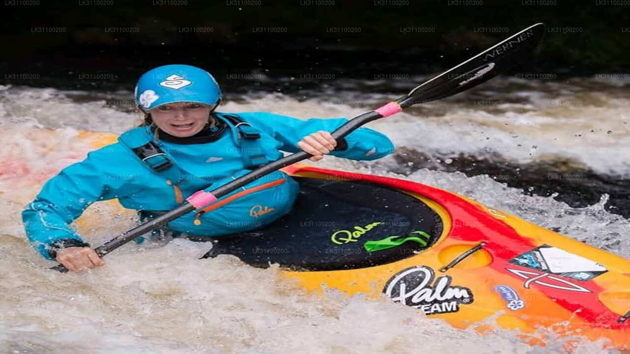 Kayak d'acqua piatta da Kitulgala