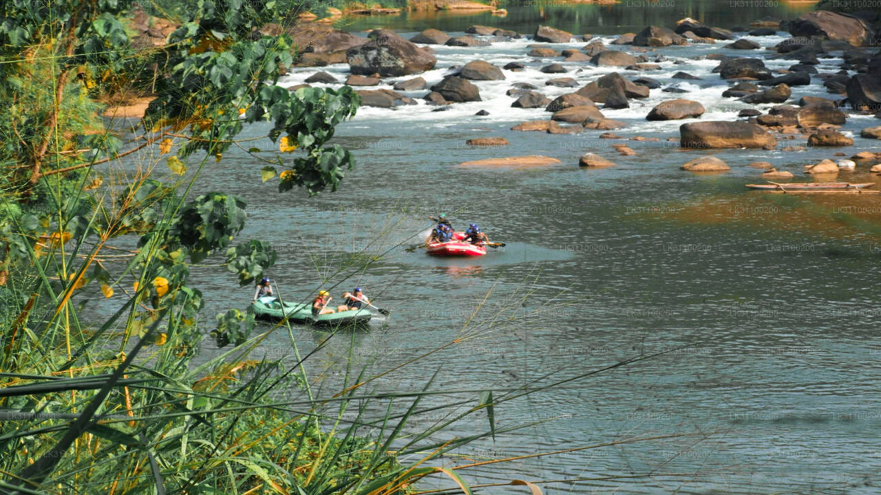 Kayak d'acqua piatta da Kitulgala