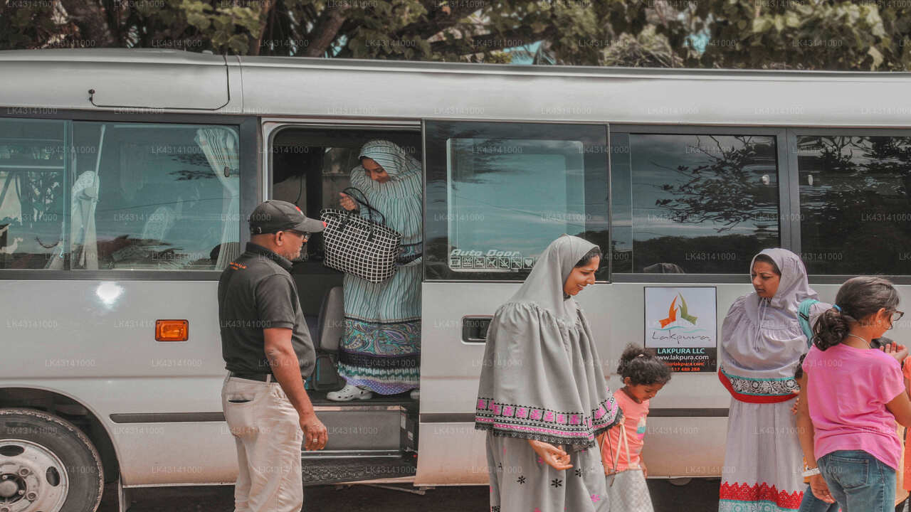 Transfer between Colombo Airport (CMB) and Sanjis The Seaside Cabanas, Tangalle