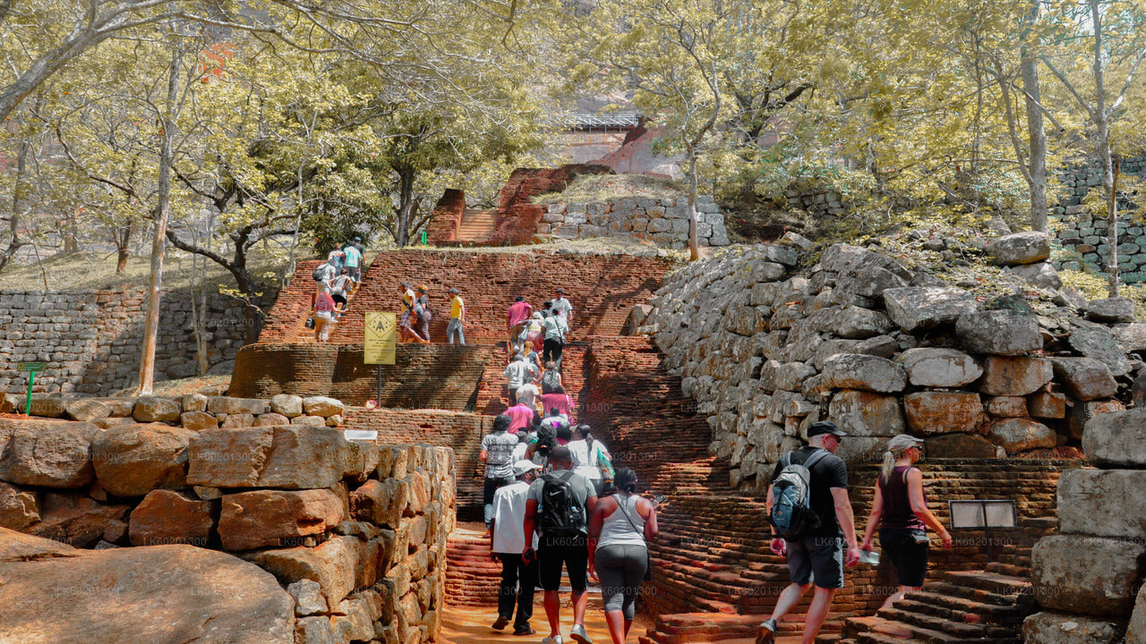Tour della roccia e del villaggio di Sigiriya da Sigiriya