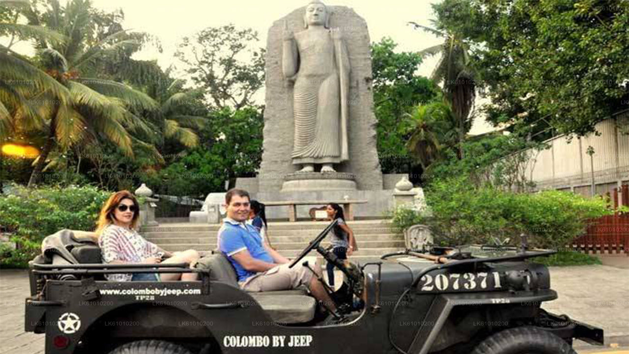 Tour della città di Colombo in jeep da guerra
