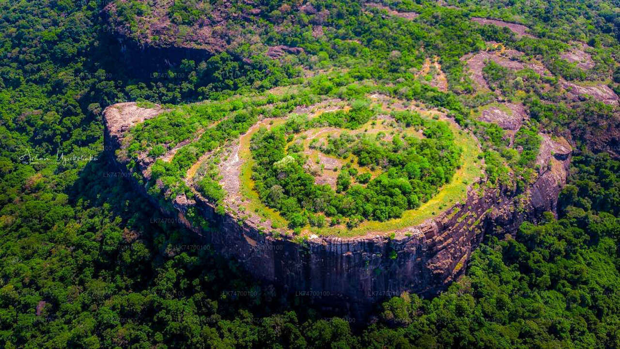 Escursione alla Danigala Circular Rock da Aaralaganwila