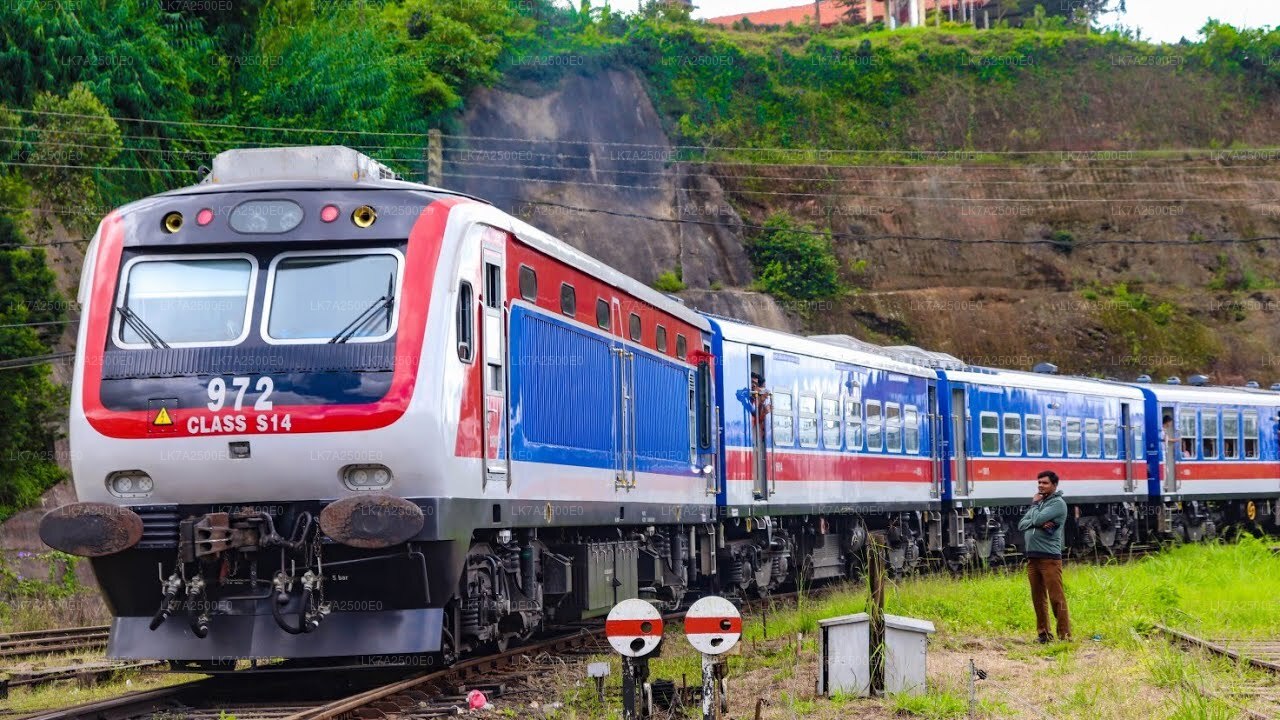 Viaggio in treno da Peradeniya a Ella (treno n. 1001 «Denuwara Menike»)