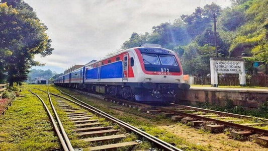 Proseguimento in treno da Peradeniya a Badulla (treno n. 1001 «Denuwara Menike»)