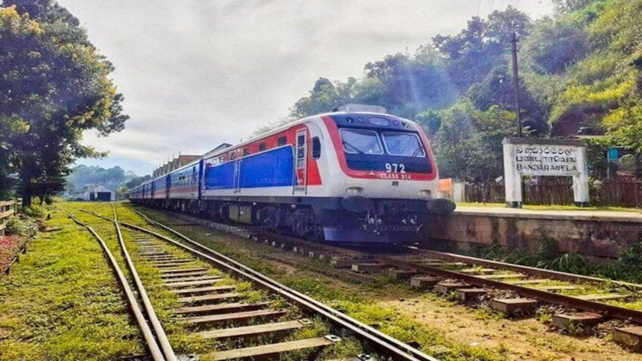 Proseguimento in treno da Peradeniya a Badulla (treno n. 1001 «Denuwara Menike»)