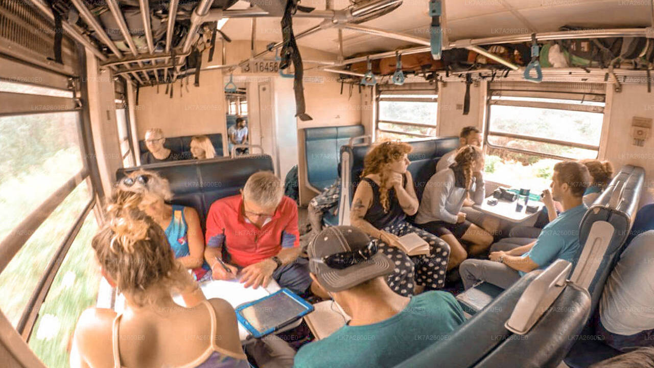 Proseguimento in treno da Peradeniya a Badulla (treno n. 1001 «Denuwara Menike»)