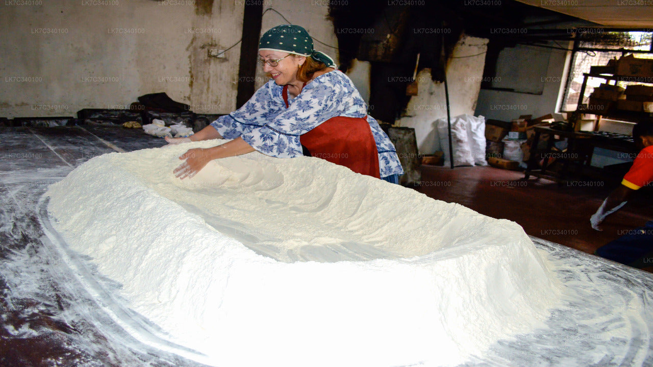 Sri Lankan Traditional Bakery Experience from Panadura