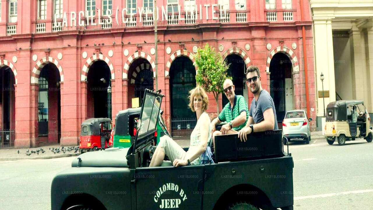 Tour della città di Colombo in jeep da guerra dal porto di Colombo