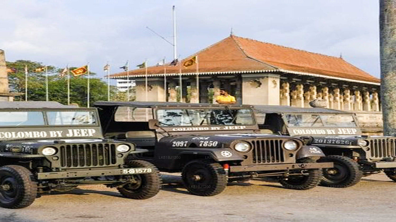 Tour della città di Colombo in Jeep Land Rover Serie 1 dal porto di Colombo