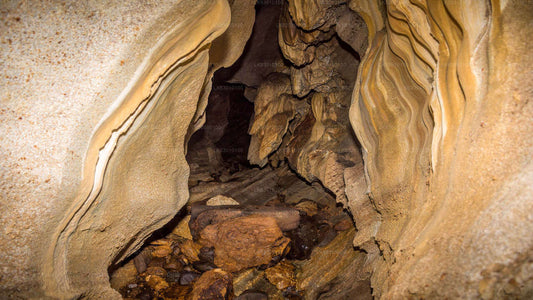 Esplora la grotta di Pannila da Colombo
