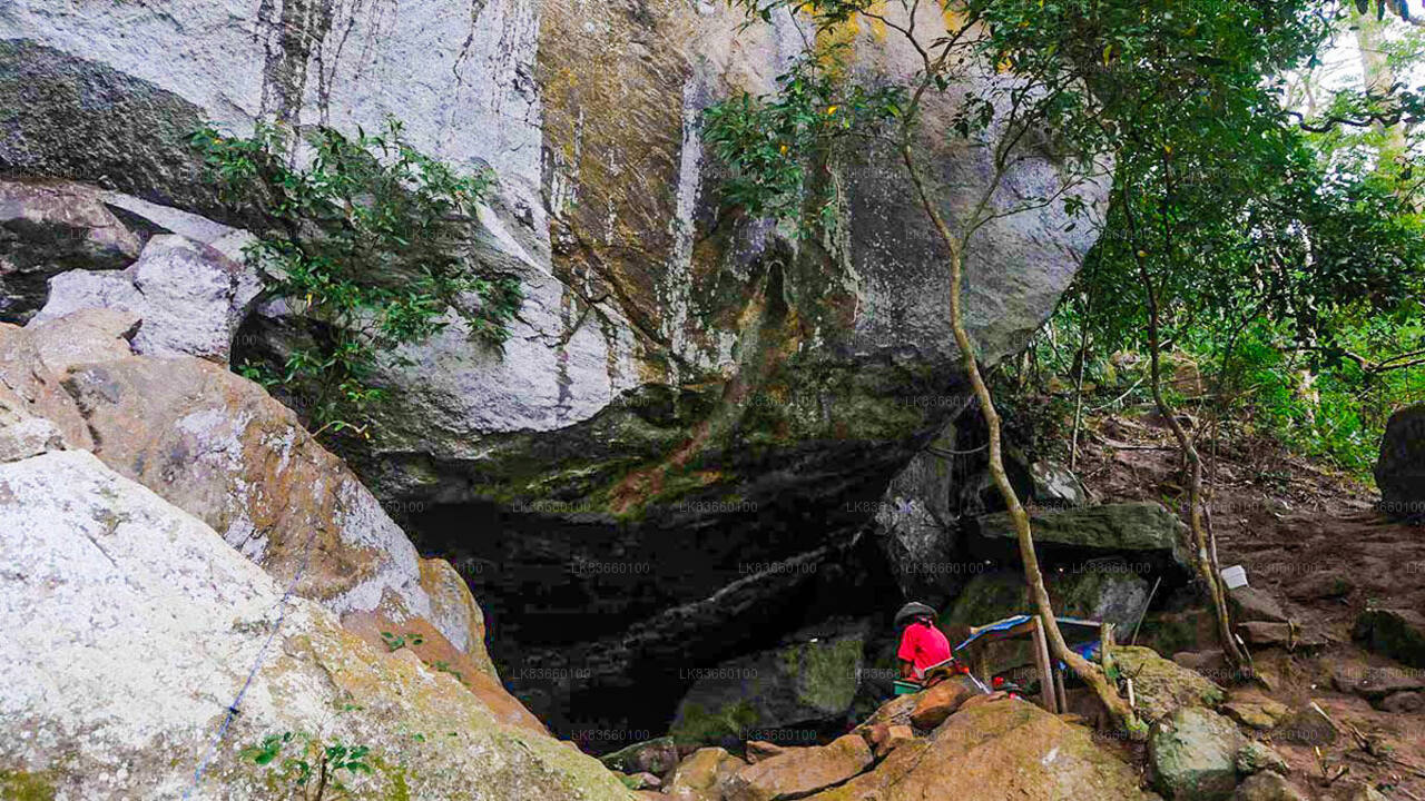 Esplora la grotta di Pannila dal Monte Lavinia