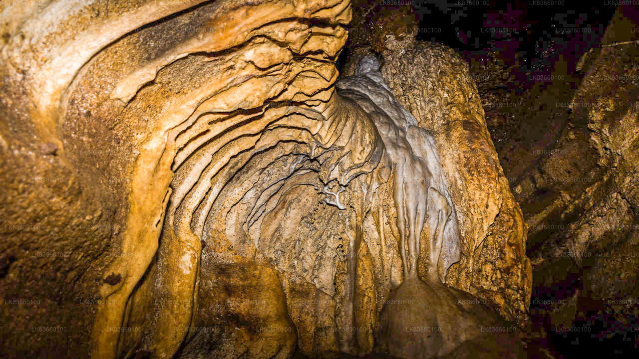 Esplora la grotta di Pannila dal Monte Lavinia
